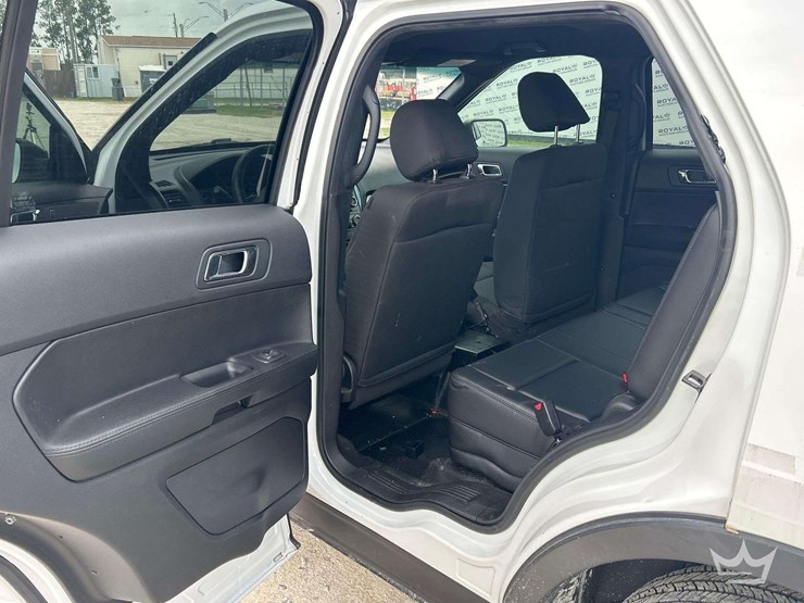 2016-ford-explorer-image-19