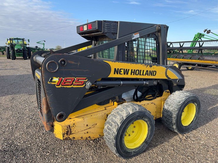 new-holland-l185-image-7