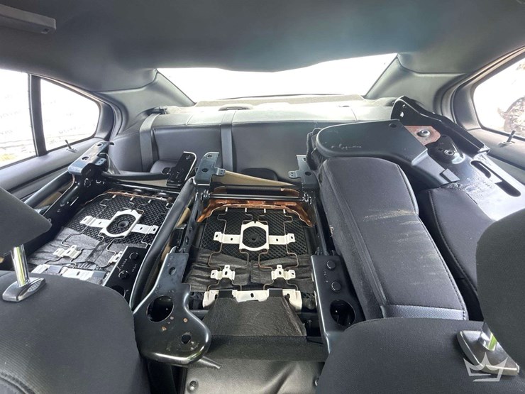 2014-ford-taurus-awd-sedan-image-15