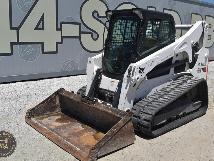 2022-bobcat-t740-image-12