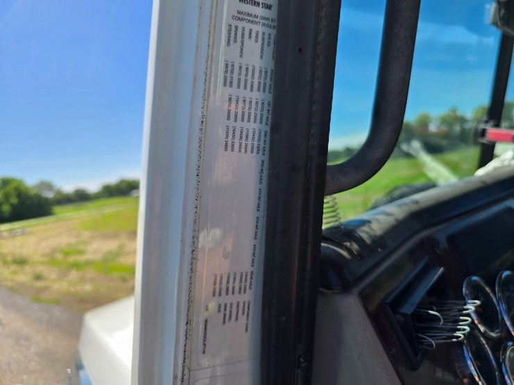 2018-western-star-4700-image-91