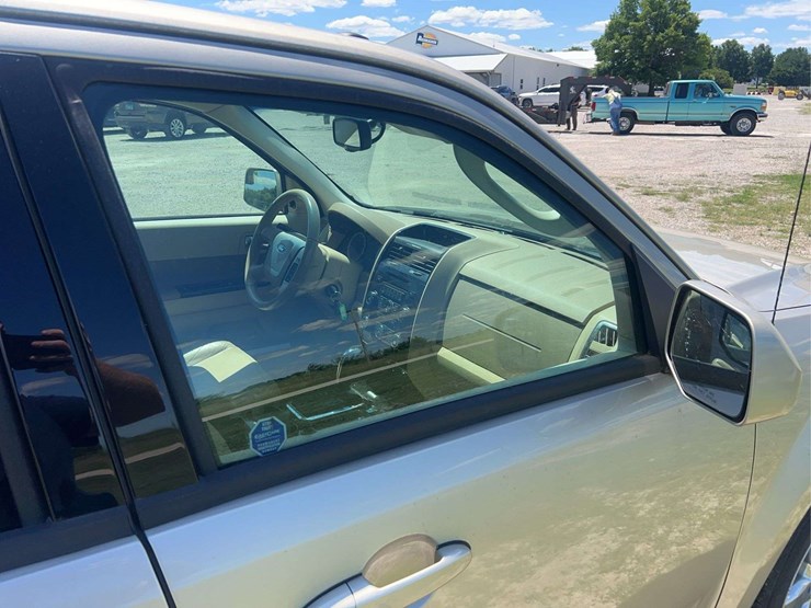 2012-ford-escape-image-33