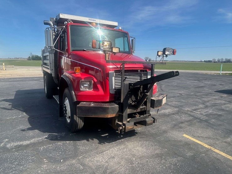 2002-freightliner-fl80-image-8