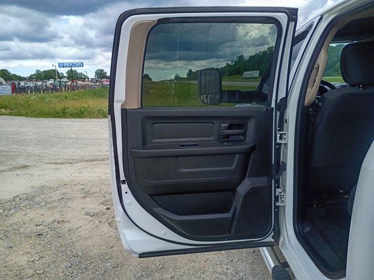 2020-dodge-2500-image-79
