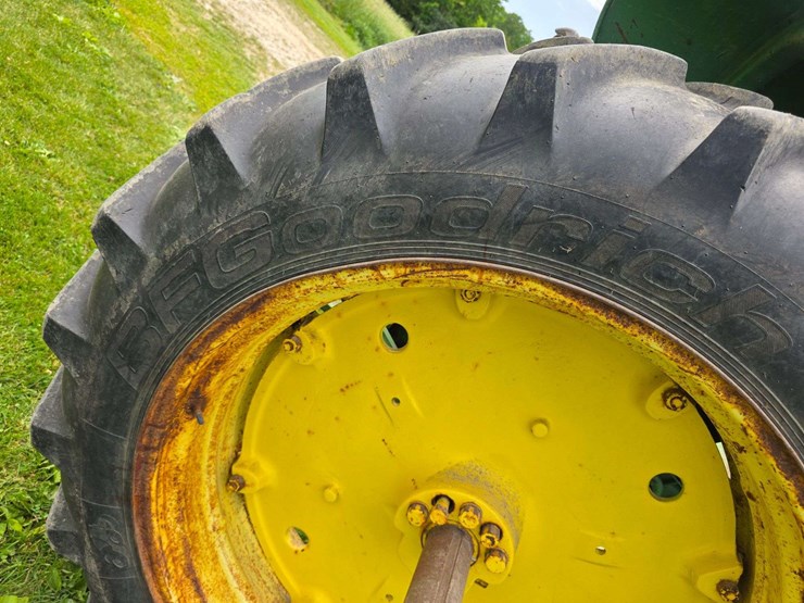 john-deere-3010-image-23