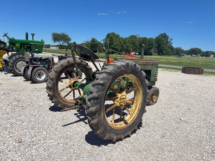 john-deere-b-image-3