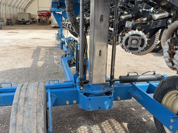 2013-kinze-3600-image-10