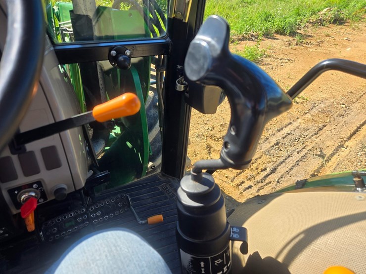 2010-john-deere-6115d-image-39