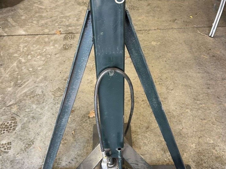 high-clearance-sprayer-jack---20-ton-air/hydraulic-bottle-jack---minimum-jack-height-50”-image-4