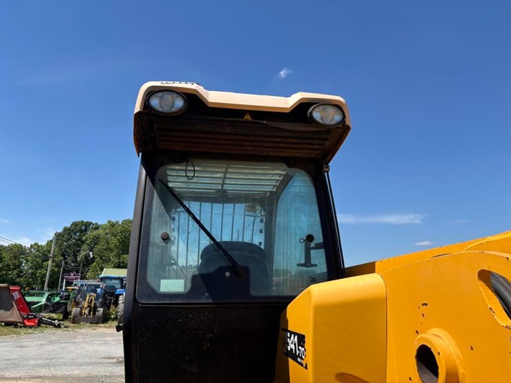 2013-jcb-541-70-image-12
