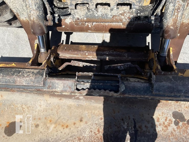 2019-deere-324g-image-10