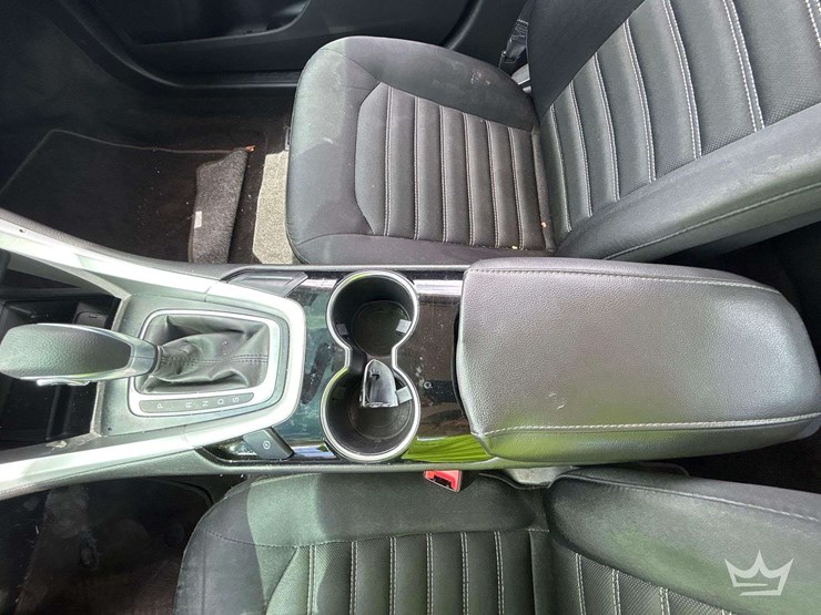 2014-ford-fusion-sedan-image-16