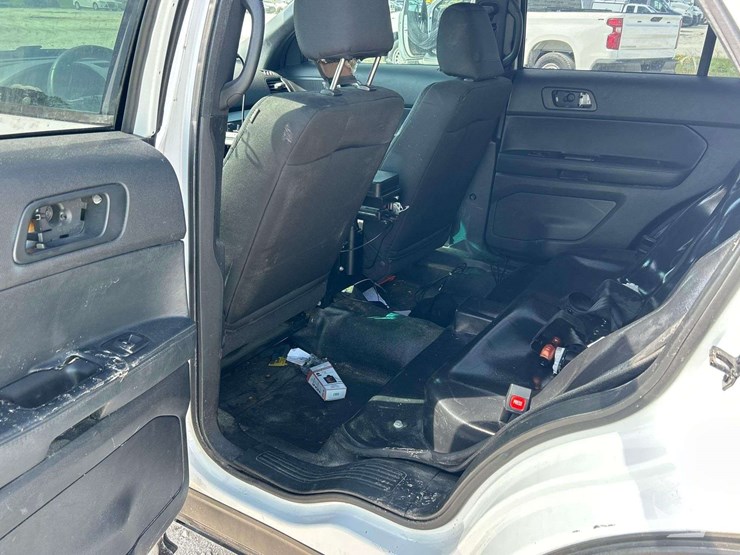 2016-ford-explorer-image-22