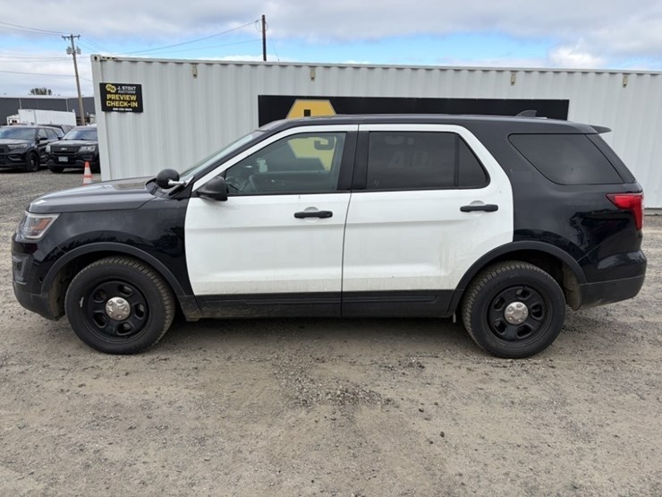 2017-ford-explorer-image-7