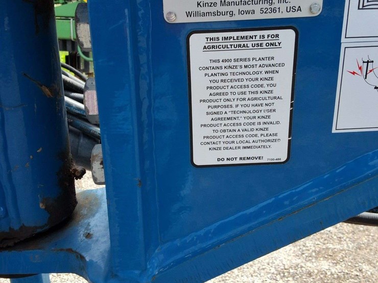 kinze-24-center-fill-planter,-30''-image-4