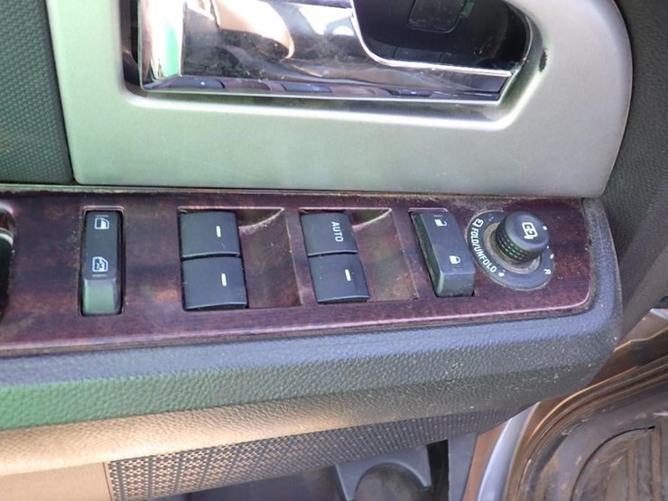 2010-ford-expedition-image-25