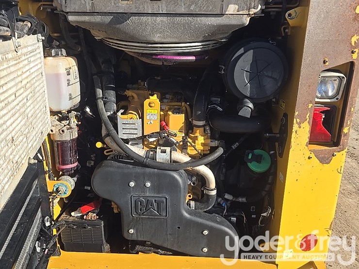 2017-caterpillar-262d-image-31