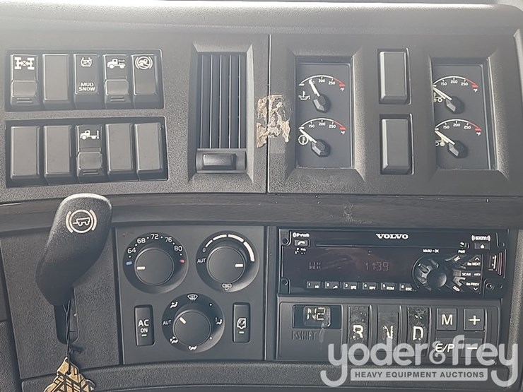 2019-volvo-vnl860-image-58