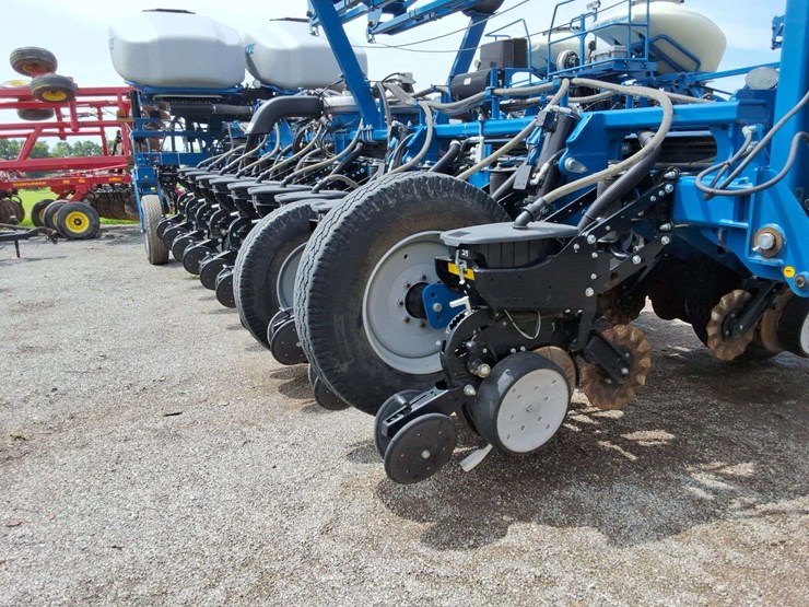 kinze-24-center-fill-planter,-30''-image-8