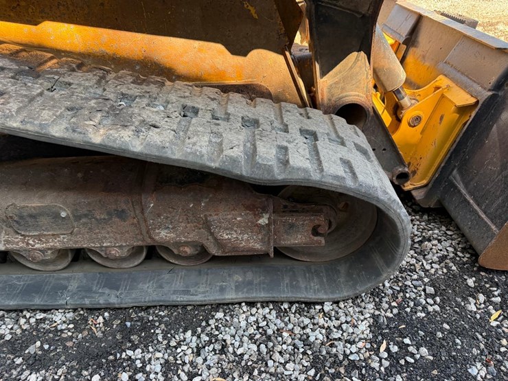 2017-deere-331g-image-14