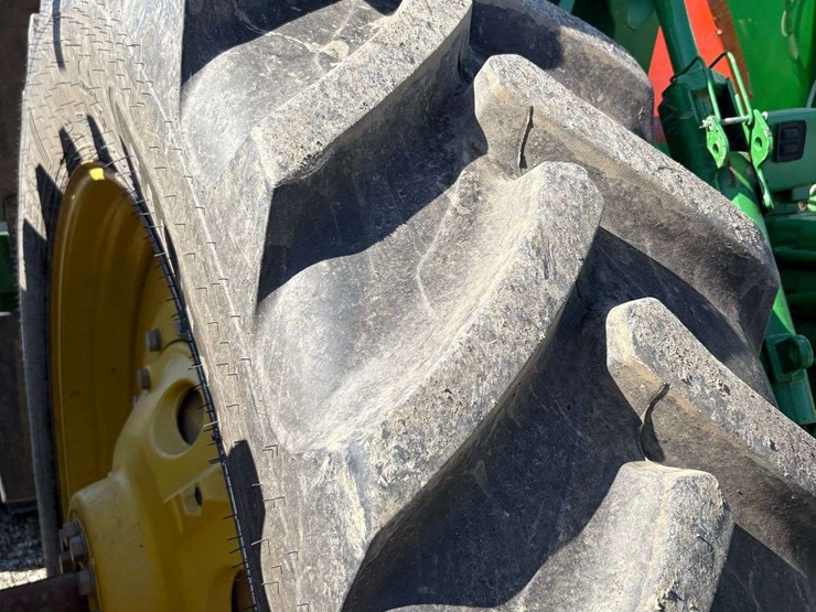 2010-john-deere-8320r-image-29