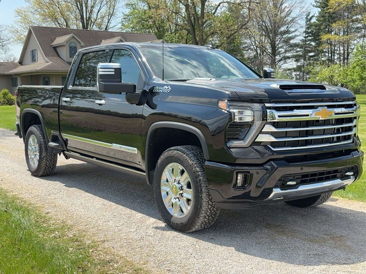 2025-chevrolet-silverado-2500hd-high-country-image-4