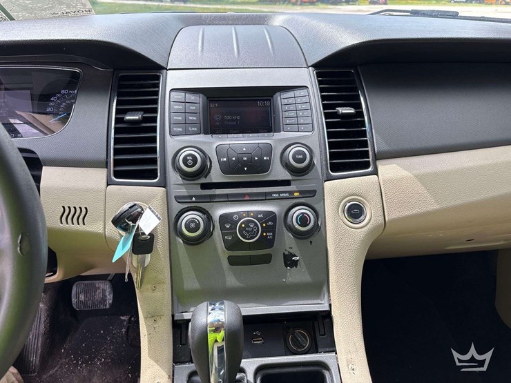 2018-ford-taurus-sedan-image-18