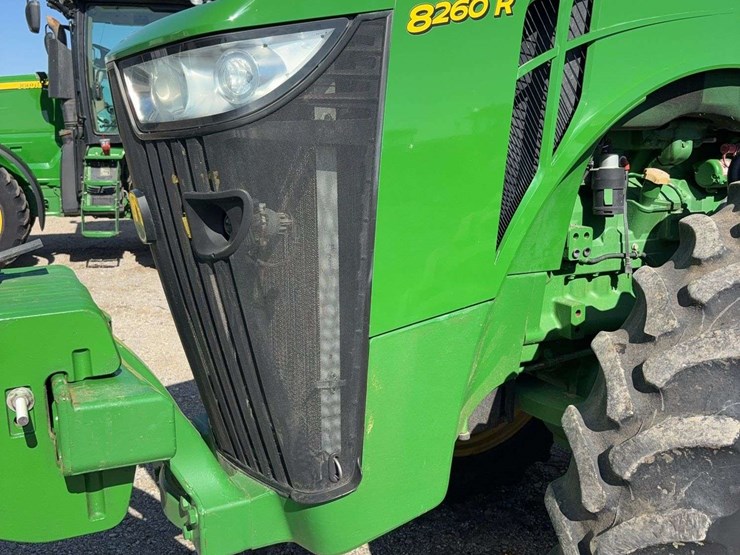 2011-john-deere-8260r-image-20