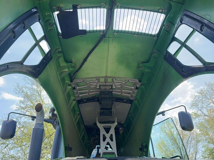 2013-john-deere-8285r-image-17