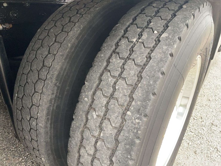 2004-kenworth-t600-image-18