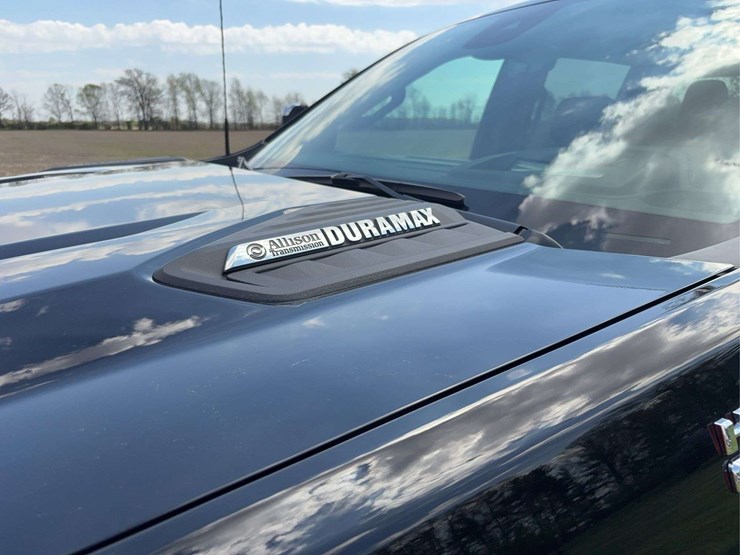 2025-chevrolet-silverado-2500hd-high-country-image-19