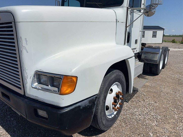 1996-fld-120-freightliner-day-cab-semi-image-23