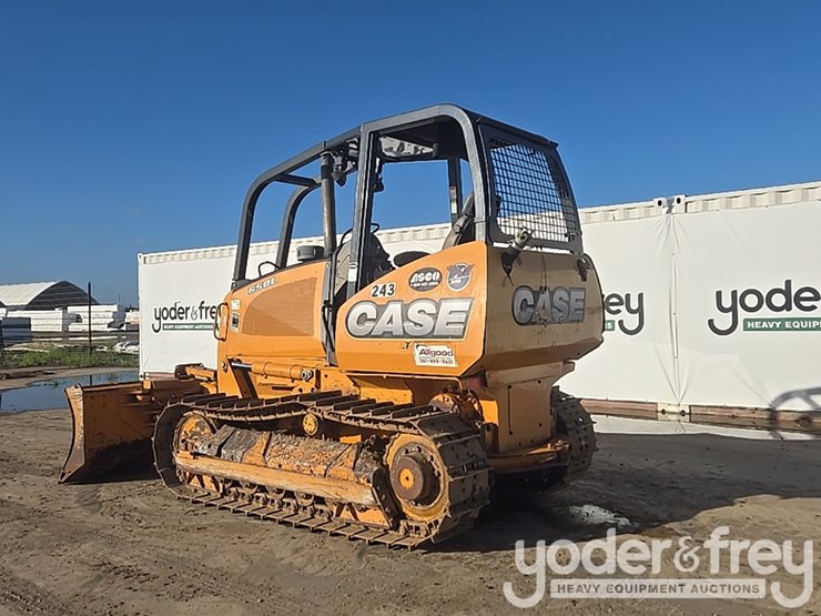 2017-case-650l-image-3