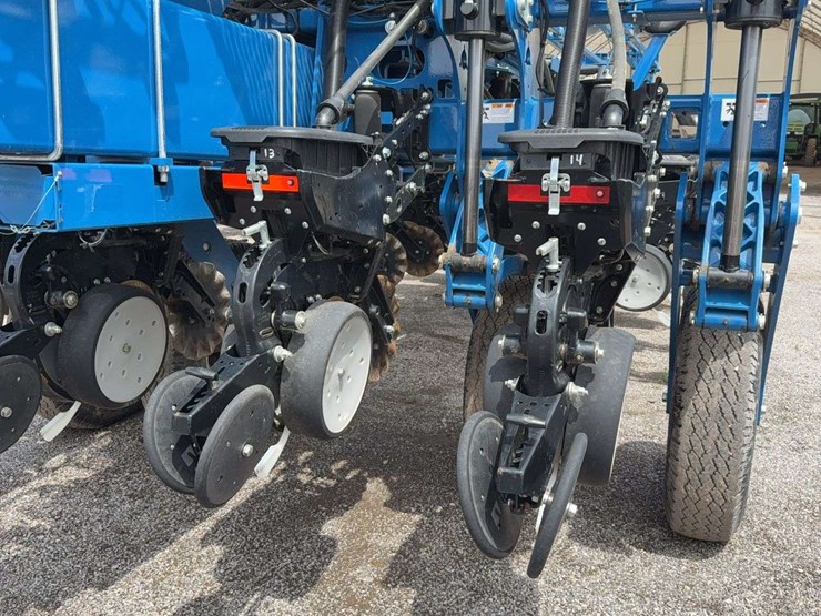 kinze-24-center-fill-planter,-30''-image-18