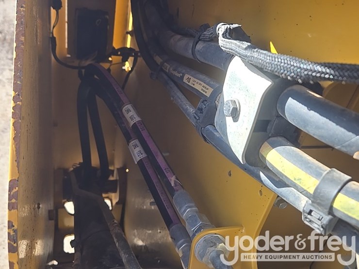 2017-caterpillar-262d-image-26