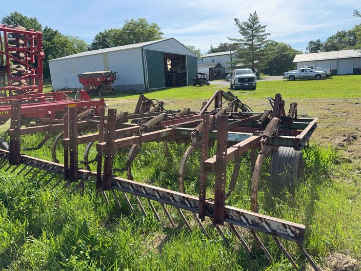 glencoe-9-shank-chisel-plow,-with-leveling-bar-image-5