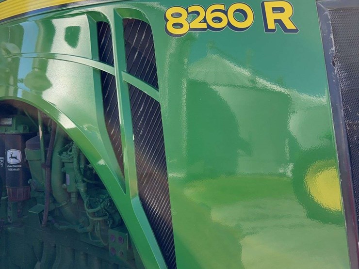 2011-john-deere-8260r-image-24