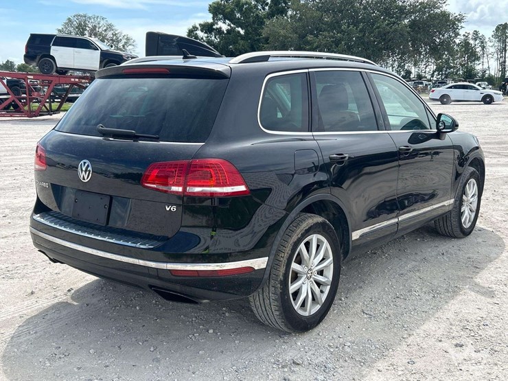 2015-volkswagon-touareg-awd-suv-image-3