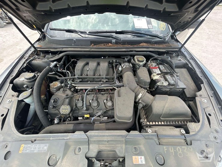 2014-ford-taurus-awd-sedan-image-23