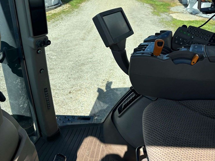 2012-john-deere-7230r-image-44
