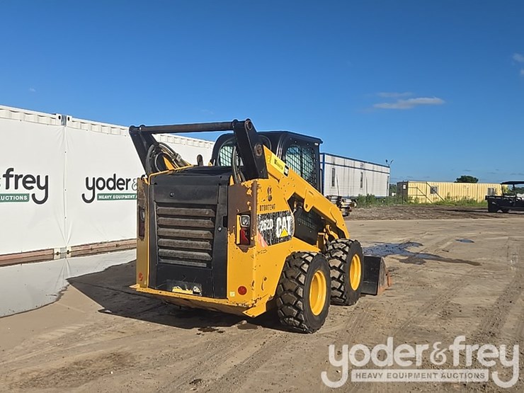 2017-caterpillar-262d-image-5