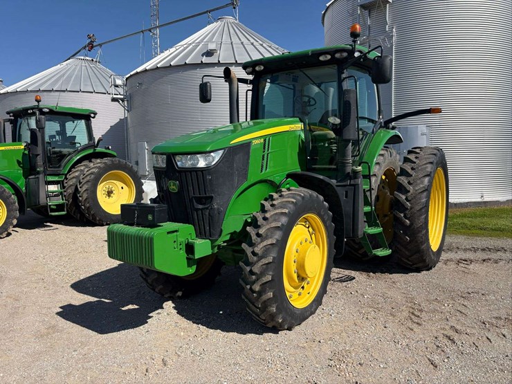 2011-john-deere-7260r-image-3