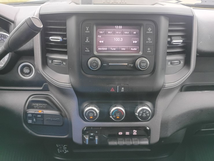 2020-dodge-2500-image-43