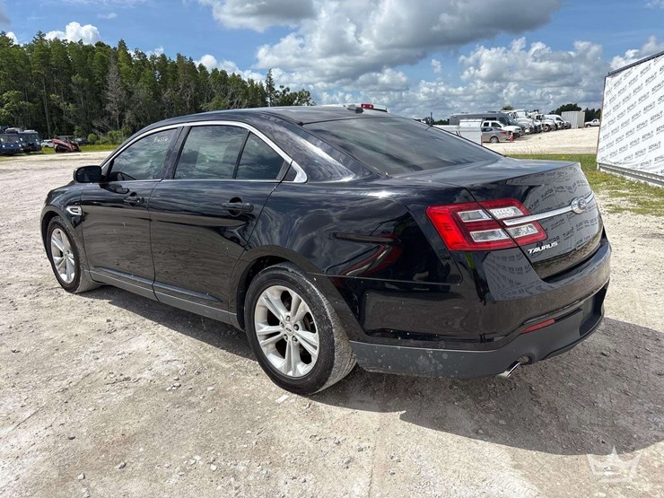 2018-ford-taurus-sedan-image-4