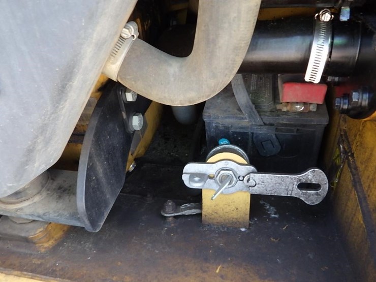 2018-caterpillar-239d-image-24