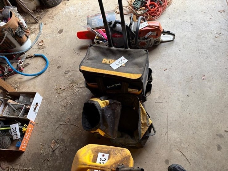 dewalt-bags-&-some-contents-image-2
