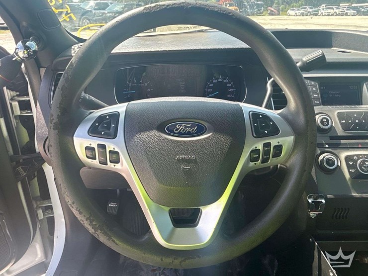 2018-ford-taurus-awd-sedan-image-12