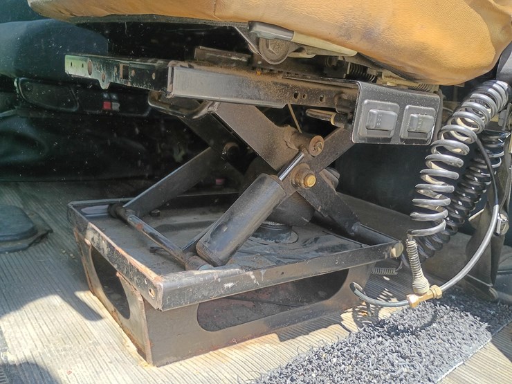 2005-peterbilt-379-image-39