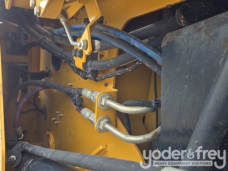 2022-caterpillar-259d3-image-26