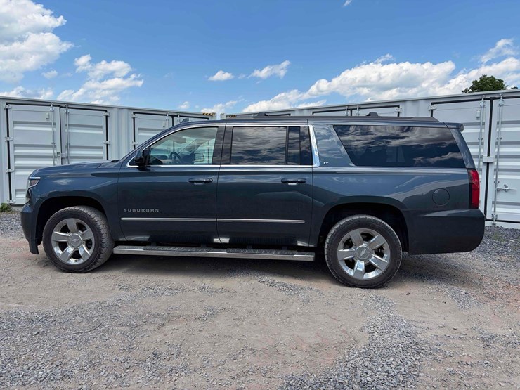 2019-chevrolet-suburban-image-7